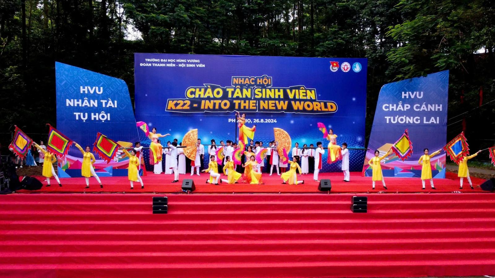 INTO THE NEW WORLD - Nhạc hội chào tân sinh viên Đại học Hùng Vương